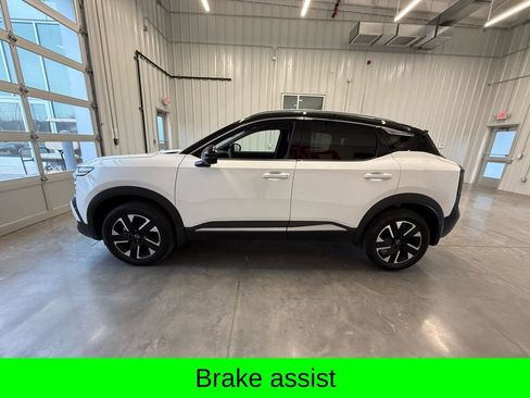 Used 2025 Nissan Kicks SR FWD image 7