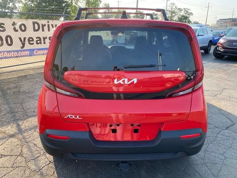 Used 2022 Kia Soul LX w/ Technology Package FWD image 3