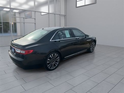 Used 2017 Lincoln Continental Select image 9