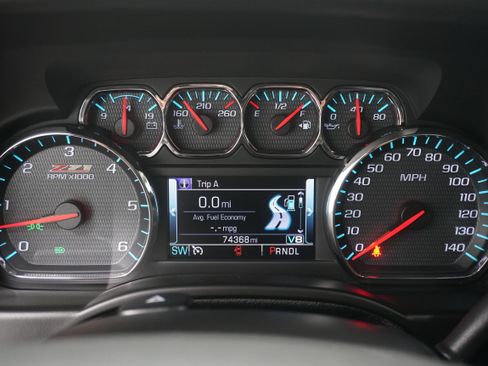 Used 2018 Chevrolet Suburban LT w/ Luxury Package AWD/4WD image 18