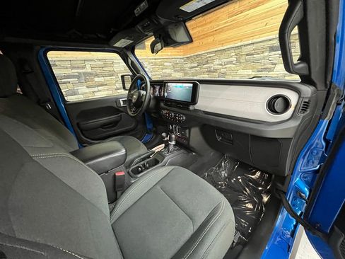 Used 2024 Jeep Wrangler Sport AWD/4WD image 35