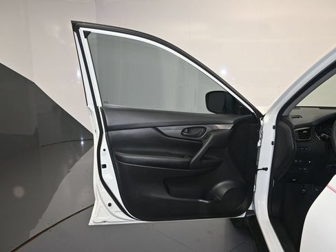 Used 2020 Nissan Rogue S FWD image 10