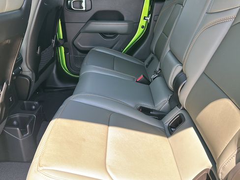 Used 2025 Jeep Gladiator Mojave image 18