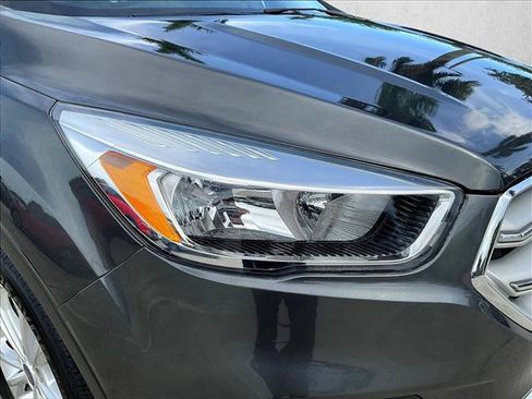 Used 2019 Ford Escape SE FWD image 30