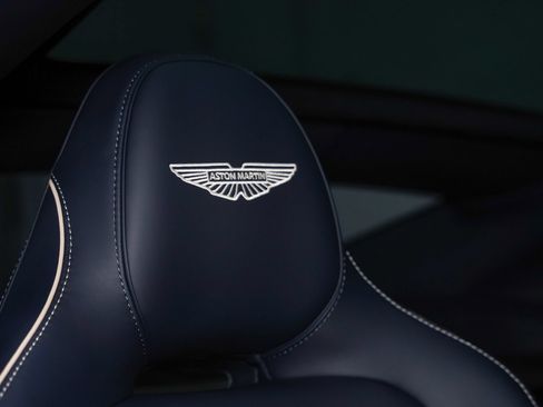Used 2025 Aston Martin Vanquish RWD image 32