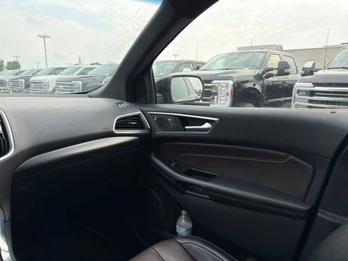 Used 2020 Ford Edge Titanium w/ Equipment Group 301A AWD/4WD image 21