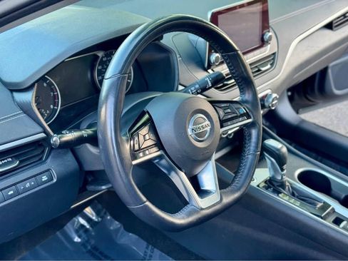 Used 2019 Nissan Altima 2.5 SV image 14