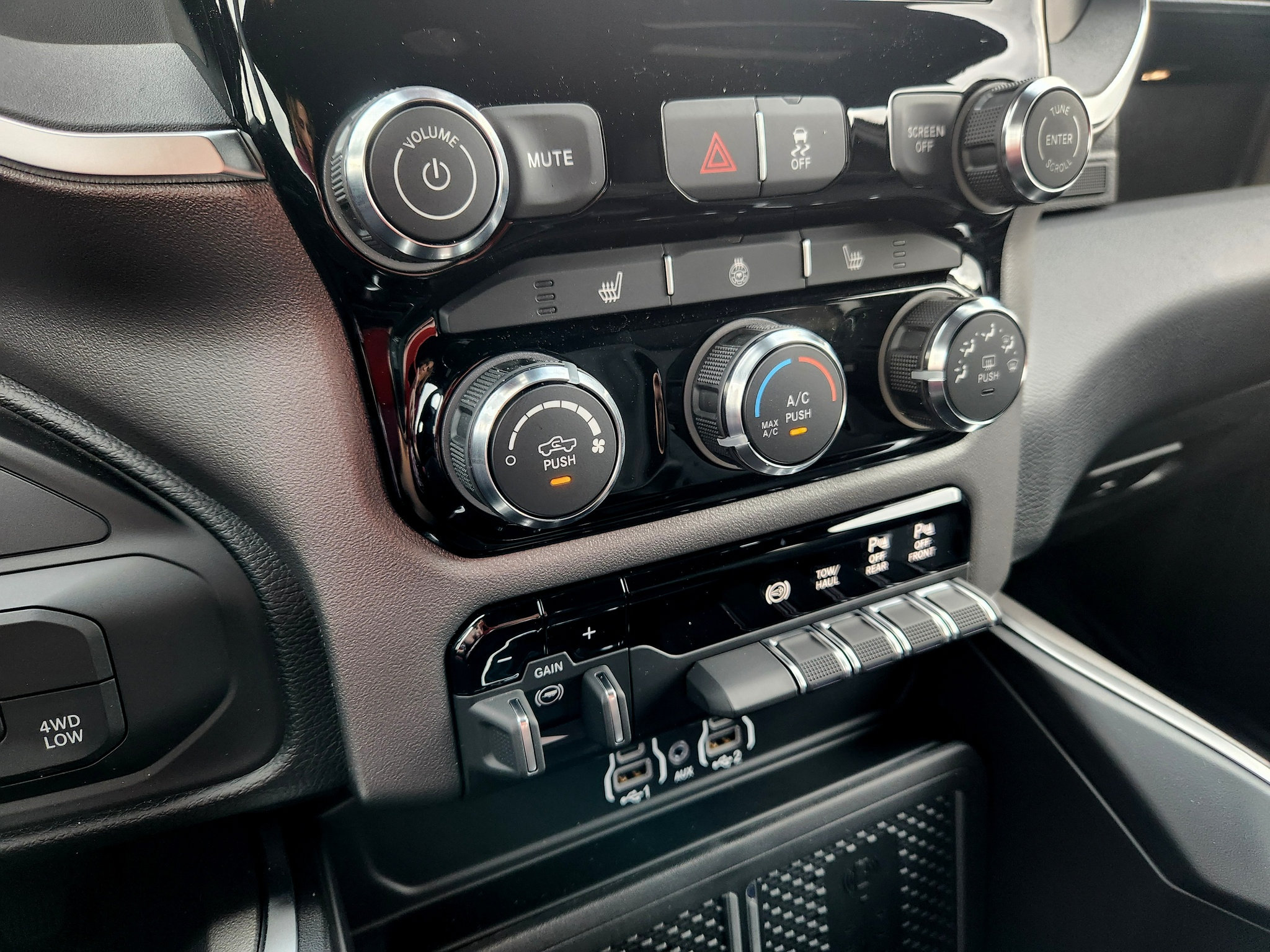 New 2027 RAM 3500 Big Horn AWD/4WD image 30