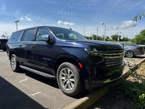 Used 2024 Chevrolet Suburban Premier AWD/4WD image 9