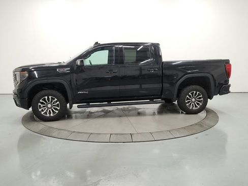 Used 2023 GMC Sierra 1500 AT4 w/ Technology Package AWD/4WD image 4