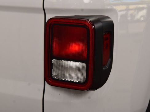 Used 2024 Jeep Gladiator Sport AWD/4WD image 19