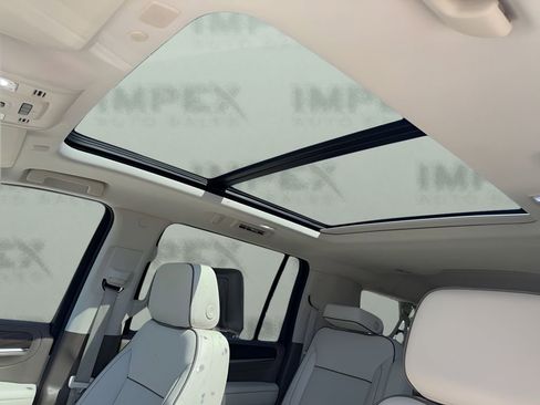 Used 2023 GMC Yukon XL Denali AWD/4WD image 11