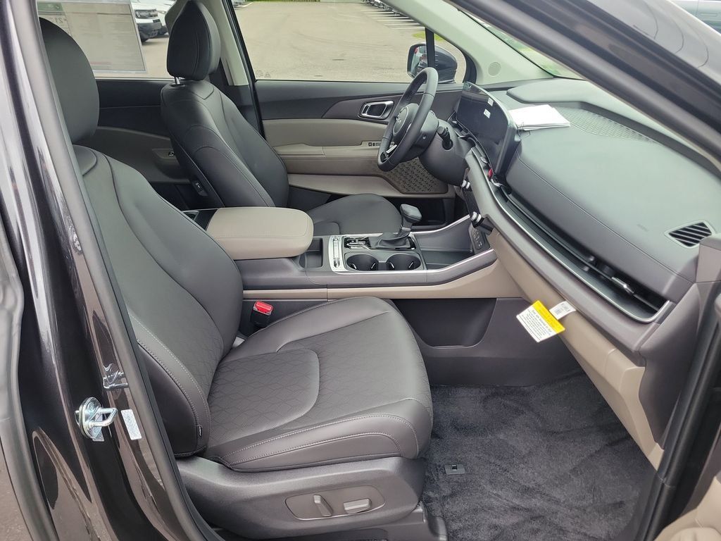 New 2026 Kia Carnival SX FWD image 7