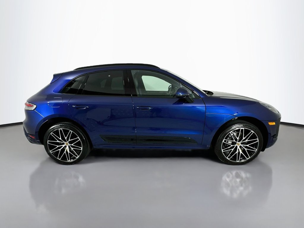 Certified 2024 Porsche Macan AWD/4WD image 8