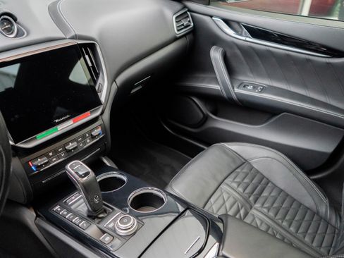 Used 2022 Maserati Ghibli Trofeo image 15