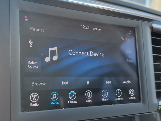 Used 2021 Chrysler Voyager Lxi FWD image 10