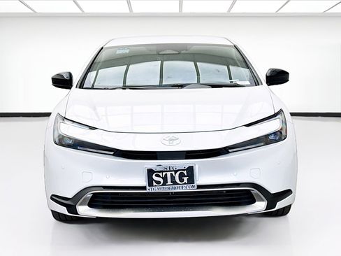 Used 2025 Toyota Prius Plug-In Hybrid FWD image 2
