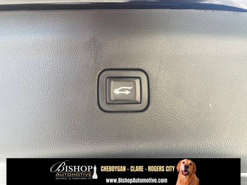 Used 2024 Buick Enclave Essence AWD/4WD image 20