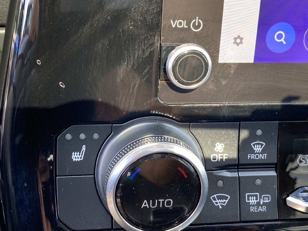 Used 2023 Toyota Highlander XLE AWD/4WD image 17