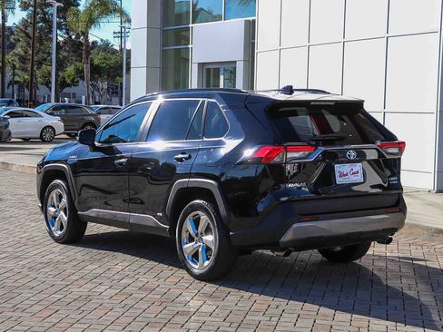 Used 2020 Toyota RAV4 Limited image 9