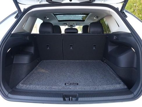 New 2025 Volkswagen Tiguan SE image 7