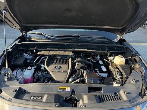 Used 2024 Toyota Highlander LE image 21