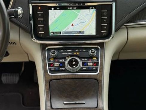 Used 2018 Lincoln Continental Reserve image 16