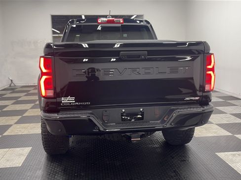 Used 2025 Chevrolet Colorado ZR2 w/ Technology Package AWD/4WD image 18