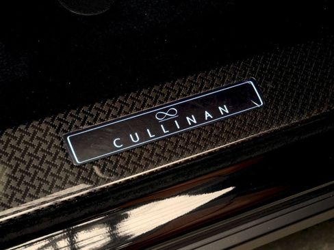 Certified 2023 Rolls-Royce Cullinan Black Badge w/ Dark Exterior Package AWD/4WD image 9