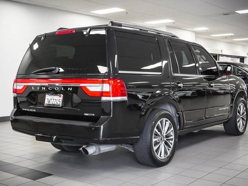 Used 2015 Lincoln Navigator 2WD image 6