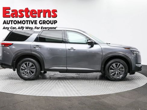 Used 2024 Nissan Pathfinder S AWD/4WD image 4