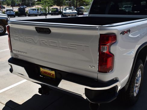 Used 2022 Chevrolet Silverado 3500 LT w/ Convenience Package AWD/4WD image 5