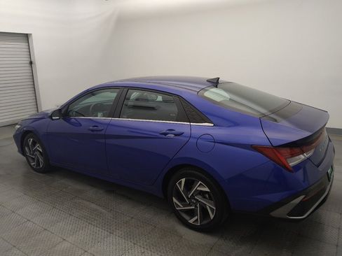 Used 2025 Hyundai Elantra SEL FWD image 3