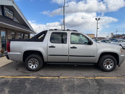 Used 2007 Chevrolet Avalanche LS image 2