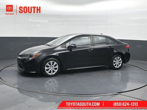 Used 2023 Toyota Corolla LE FWD image 7