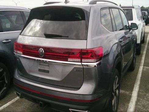 Used 2025 Volkswagen Atlas SE AWD/4WD image 2
