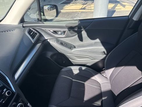 Used 2021 Subaru Forester Premium image 4