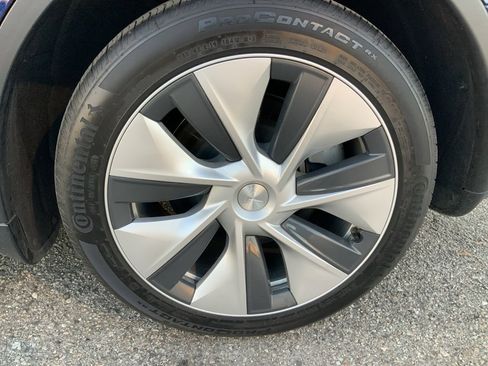 Used 2024 Tesla Model Y Long Range image 13