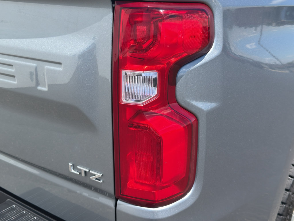 Used 2023 Chevrolet Silverado 1500 LTZ AWD/4WD image 7