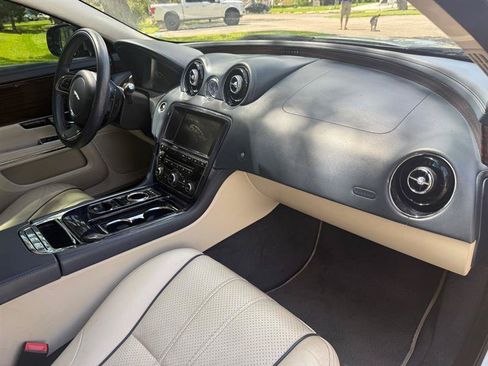 Used 2013 Jaguar XJ L Portfolio RWD image 21