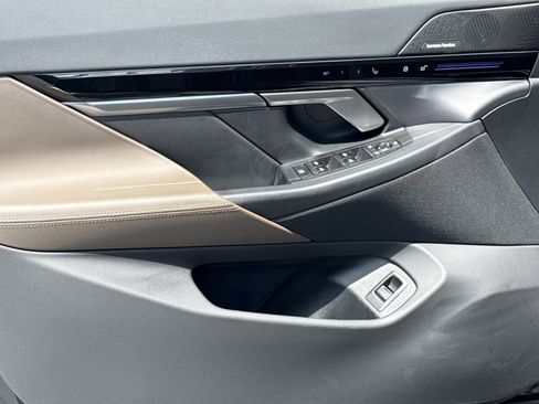 Used 2024 BMW 530i w/ M Sport Package image 14