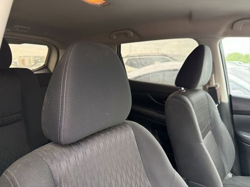 Used 2020 Nissan Rogue S image 22