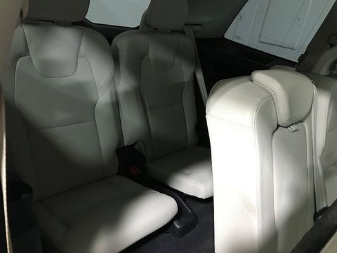 Used 2020 Volvo XC90 T5 Momentum w/ Protection Package Premier FWD image 20