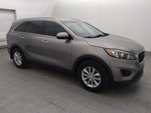 Used 2018 Kia Sorento LX image 11