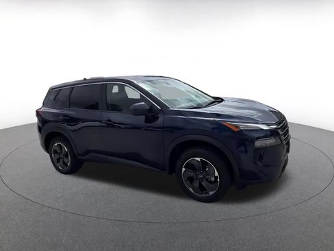 Used 2025 Nissan Rogue SV FWD image 2
