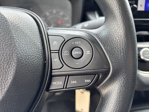 Used 2025 Toyota Corolla LE FWD image 19