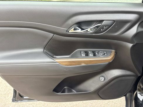 Certified 2023 GMC Acadia SLE w/ Driver Convenience Package FWD image 13