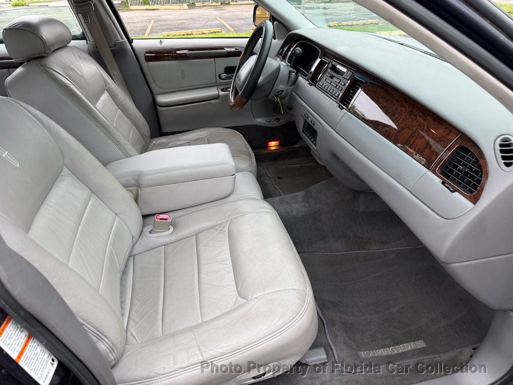 Used 1999 Lincoln Town Car Signature RWD image 12
