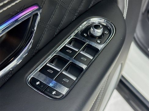 Used 2022 Bentley Bentayga image 18