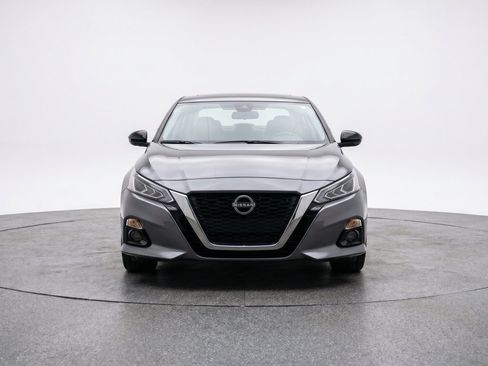 Used 2025 Nissan Altima 2.5 SV FWD image 2